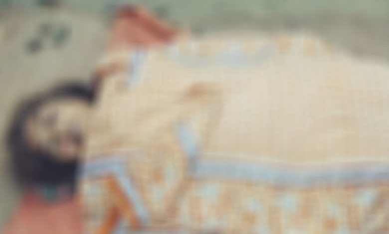 নামাজরত স্ত্রীকে খুন করল স্বামী
