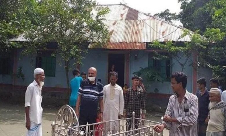দাদার কবরের বাঁশ কাটতে গিয়ে নাতির ম-র্মান্তি-ক মৃ-ত্যু