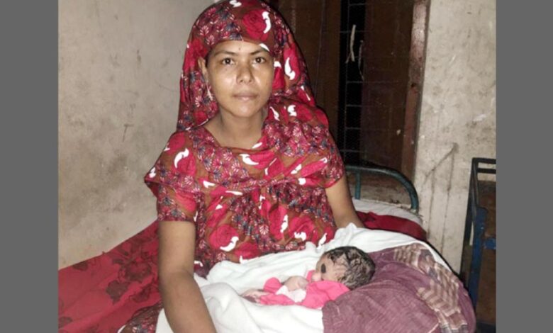 সদ্যজাত শিশু জন্ম নিল পথে, নাম রাখা হল পথিক