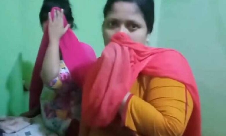 ঘন্টা চুক্তিতে এ কি করছে স্কুল-কলেজের ছাত্রীরা!